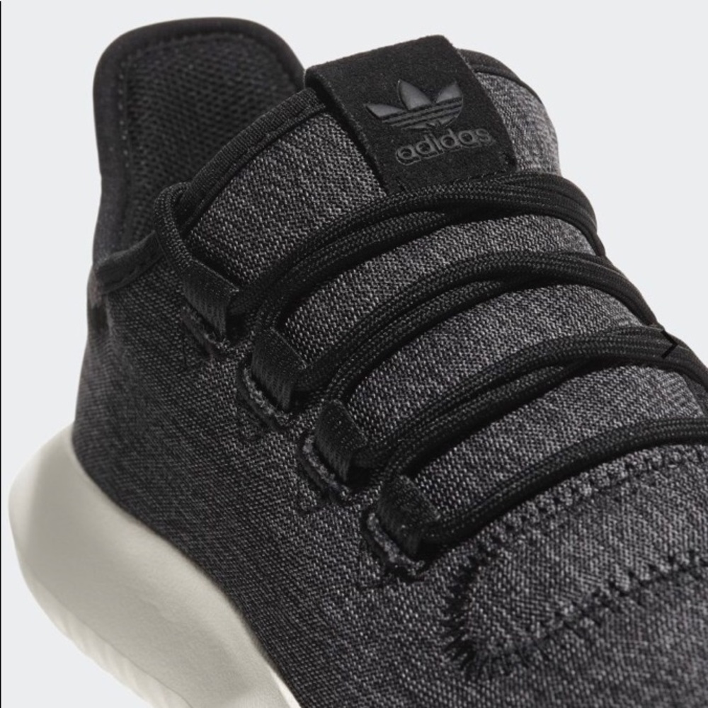 (BRAND NEW) ADIDAS 😍 Never Worn